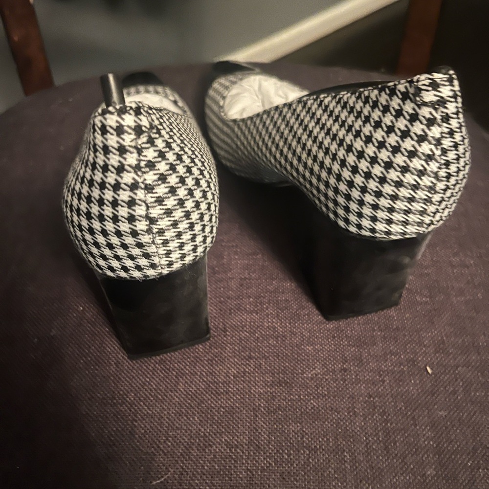 NEW Marc Fisher Women's Kapila Black & White Houndstooth Women's Pumps. size 7.5 - Picture 3 of 6